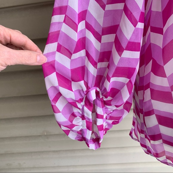 •NY & Company• V-Neck Blouse with Bow Collar - Med - Picture 4 of 8